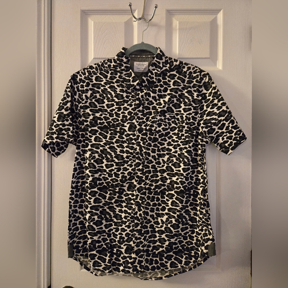 Sunrise Kingdom Men's Button Up Animal Print Shirt Size Medium